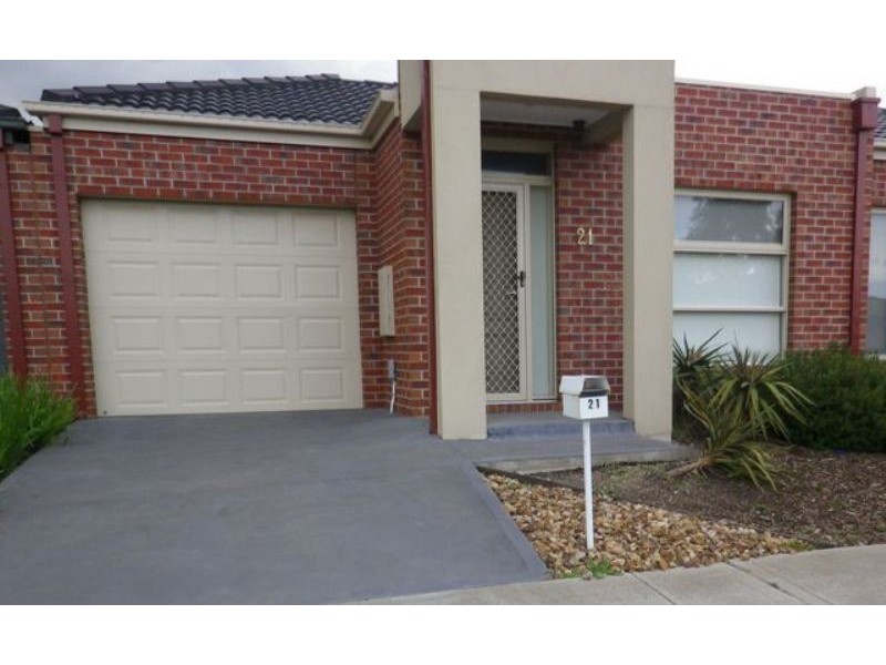 21 Hatchlands Drive, Deer Park VIC 3023