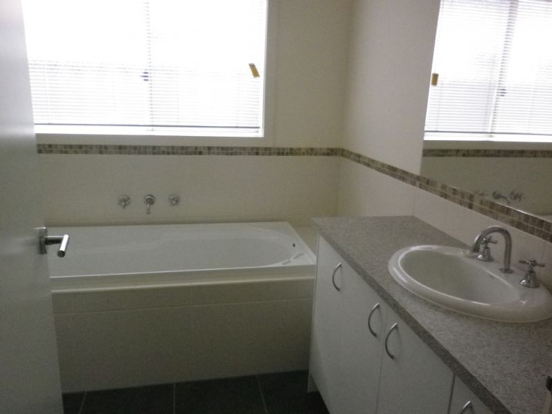 21 Hatchlands Drive, Deer Park VIC 3023