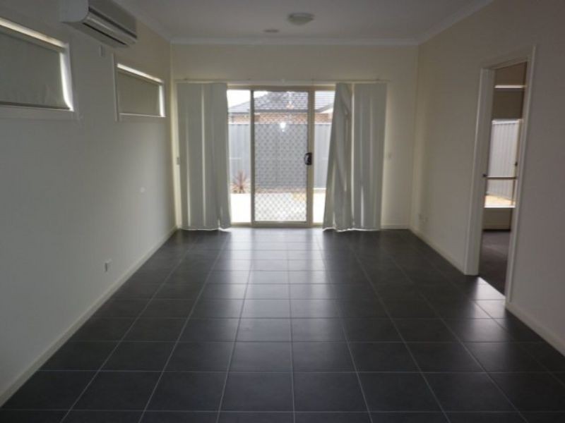 21 Hatchlands Drive, Deer Park VIC 3023