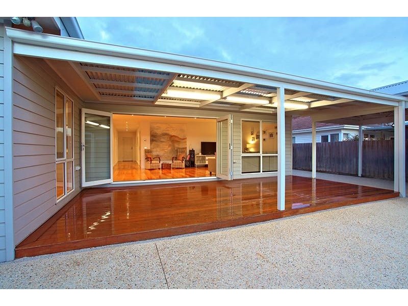 15 Neimur Avenue, Deer Park VIC 3023