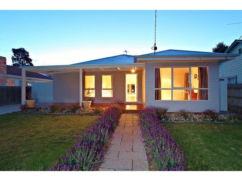 15 Neimur Avenue, Deer Park VIC 3023