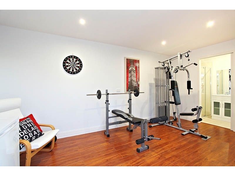 15 Neimur Avenue, Deer Park VIC 3023