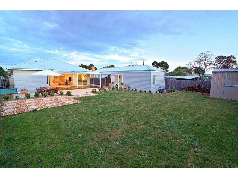 15 Neimur Avenue, Deer Park VIC 3023