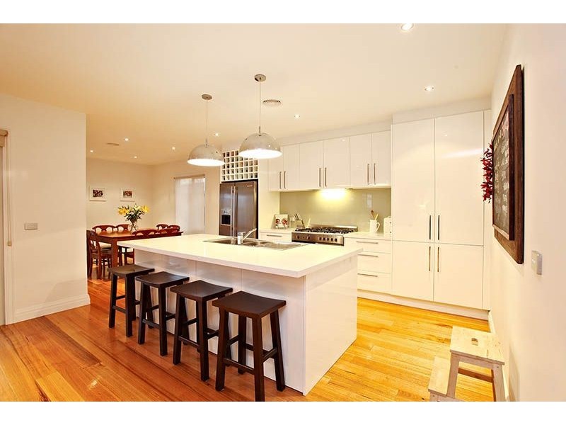 15 Neimur Avenue, Deer Park VIC 3023