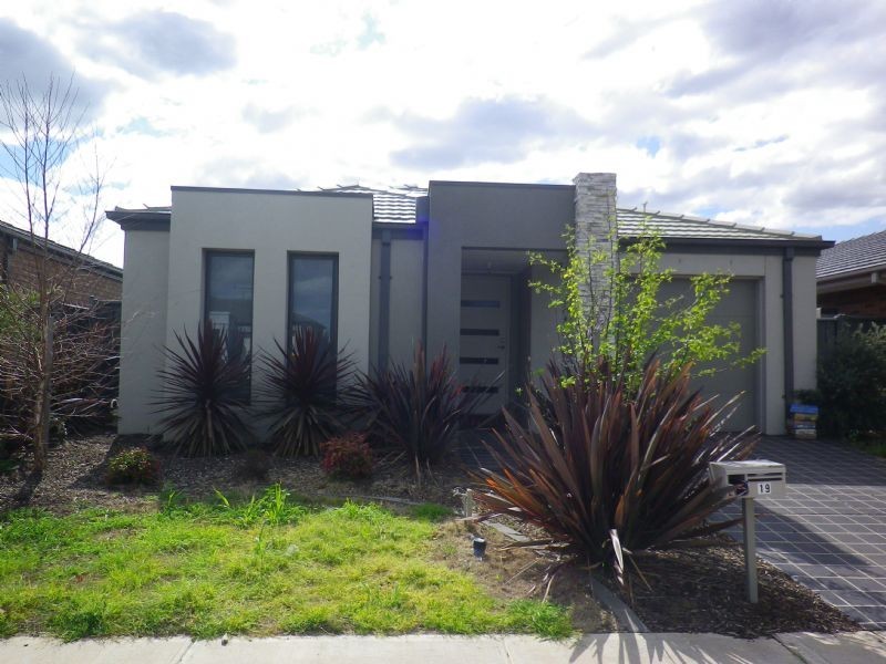 19 Howard Place, Deer Park VIC 3023