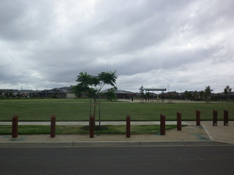 2 Bowmont Drive, Derrimut VIC 3030