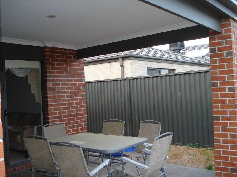 5 Jonah Parade, Deer Park VIC 3023