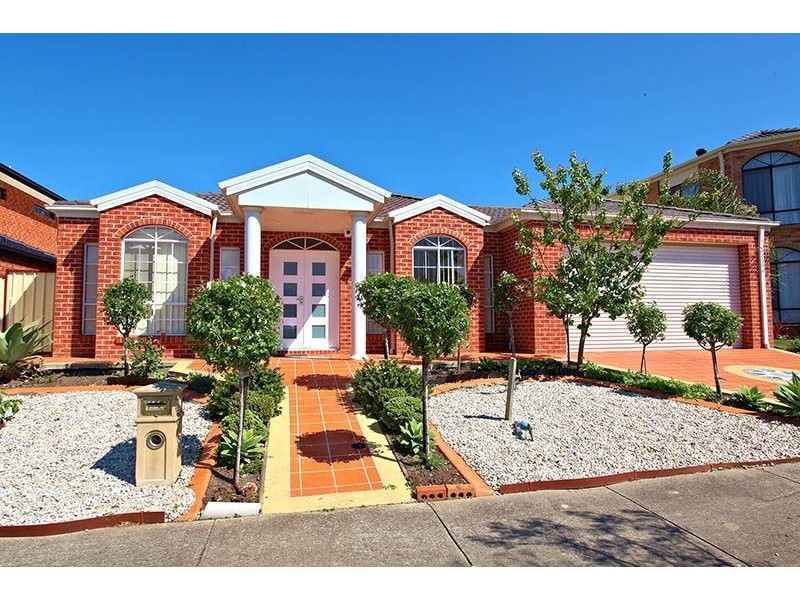 13 Reg Chalke Crescent, Cairnlea VIC 3023