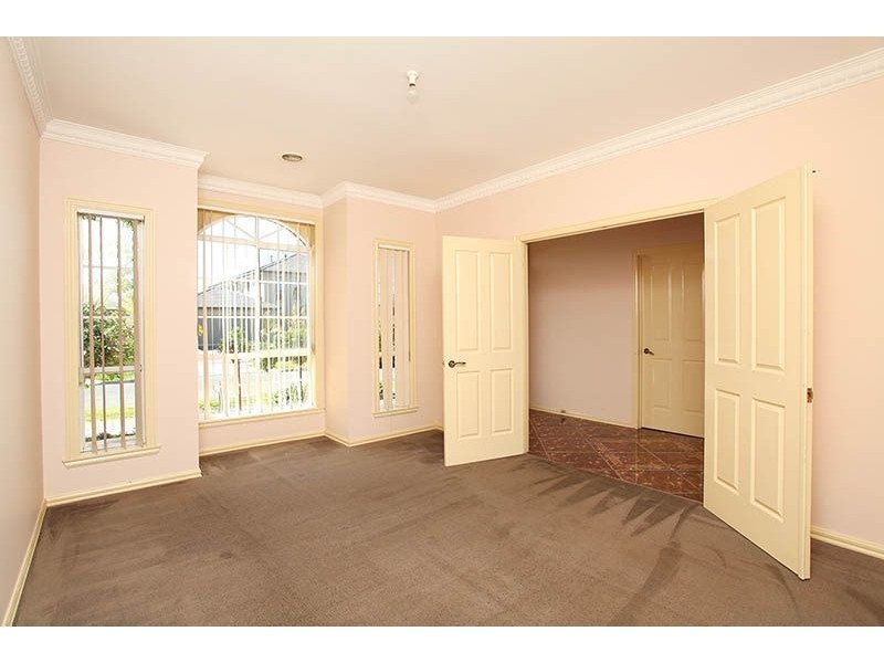 13 Reg Chalke Crescent, Cairnlea VIC 3023