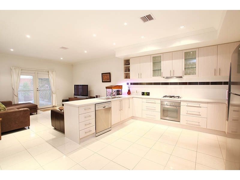 9 Winnunga Road, Cairnlea VIC 3023
