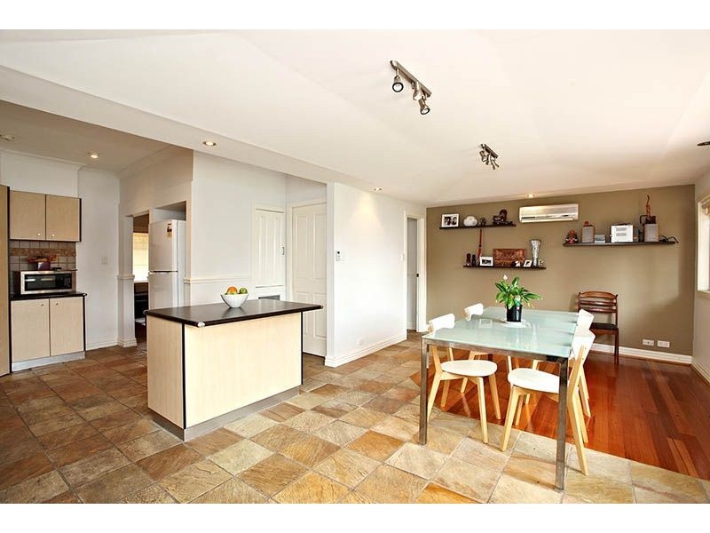 2 Slough Street, Deer Park VIC 3023