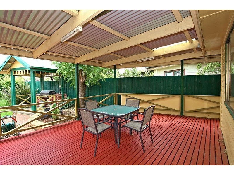 2 Slough Street, Deer Park VIC 3023