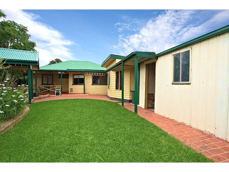 2 Slough Street, Deer Park VIC 3023