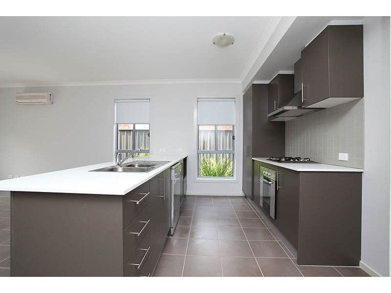 38 Manderston Avenue, Derrimut VIC 3030