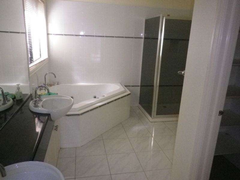 26 Paringa Way, Burnside VIC 3023