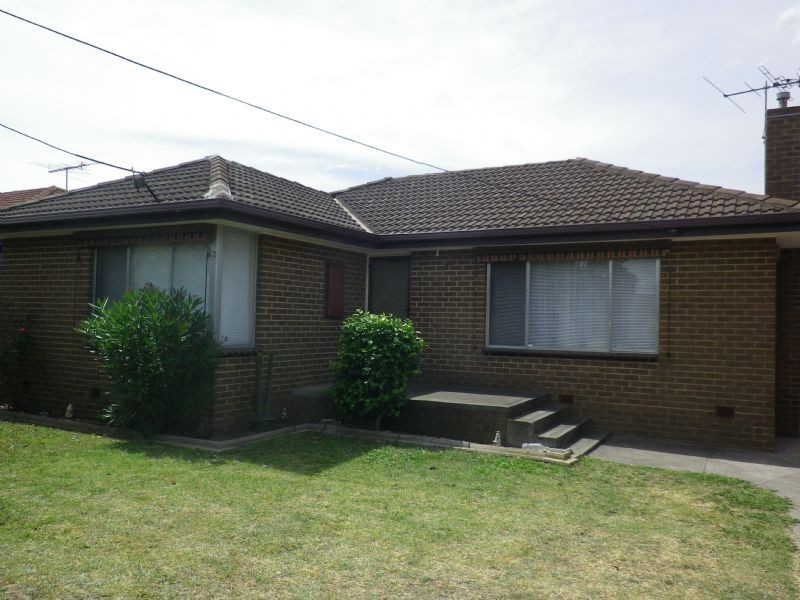 62 Railway Parade, Deer Park VIC 3023