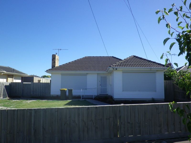 8 Croydon Avenue, Deer Park VIC 3023