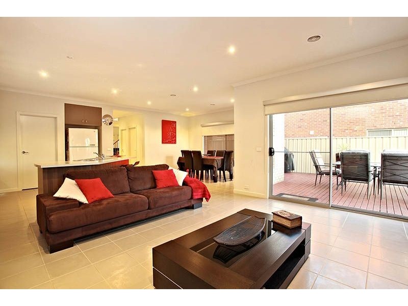 6 Oldis Close, Caroline Springs VIC 3023