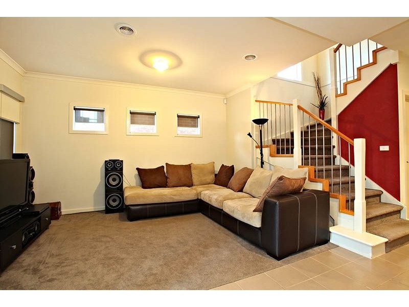 6 Oldis Close, Caroline Springs VIC 3023