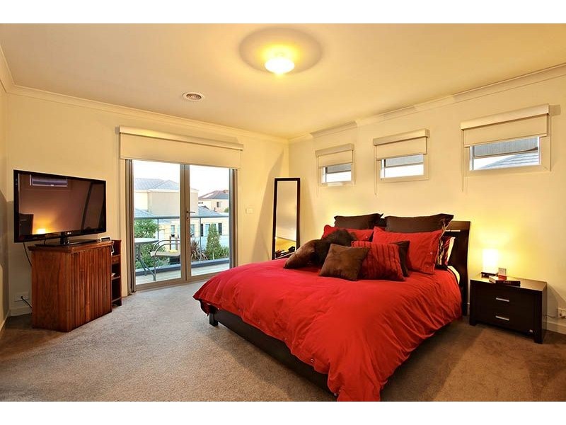 6 Oldis Close, Caroline Springs VIC 3023