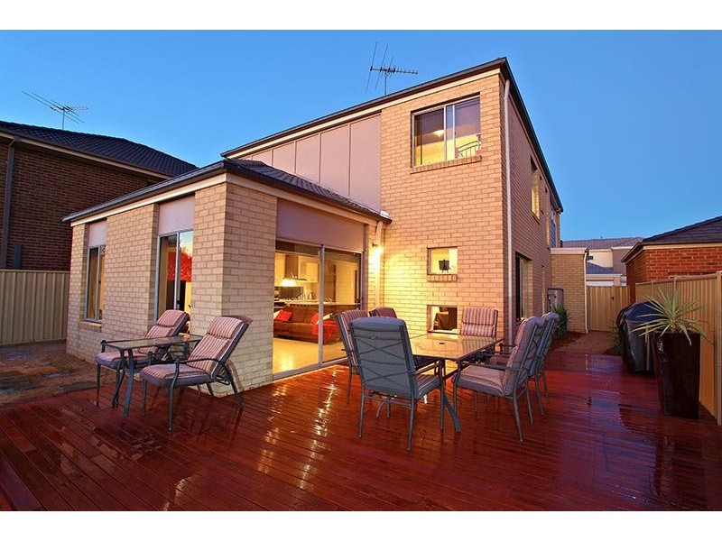 6 Oldis Close, Caroline Springs VIC 3023
