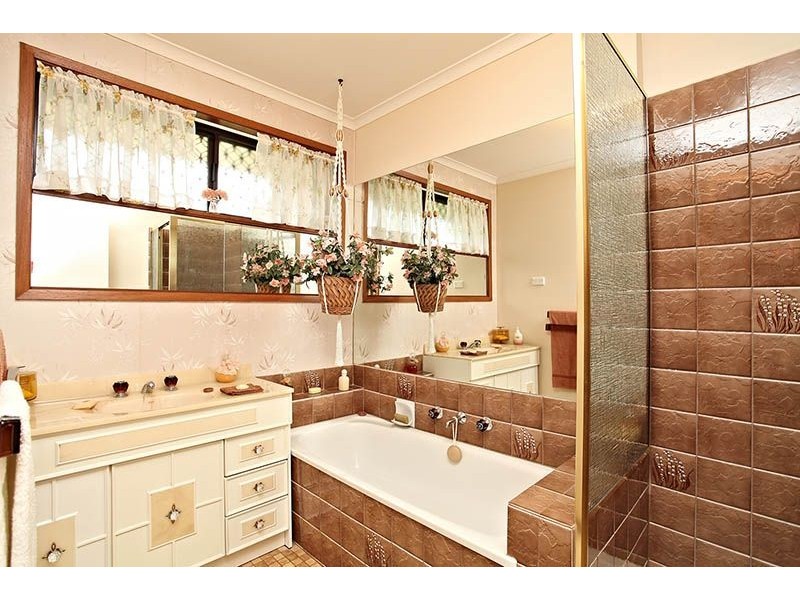 4 Cedar Close, Deer Park VIC 3023