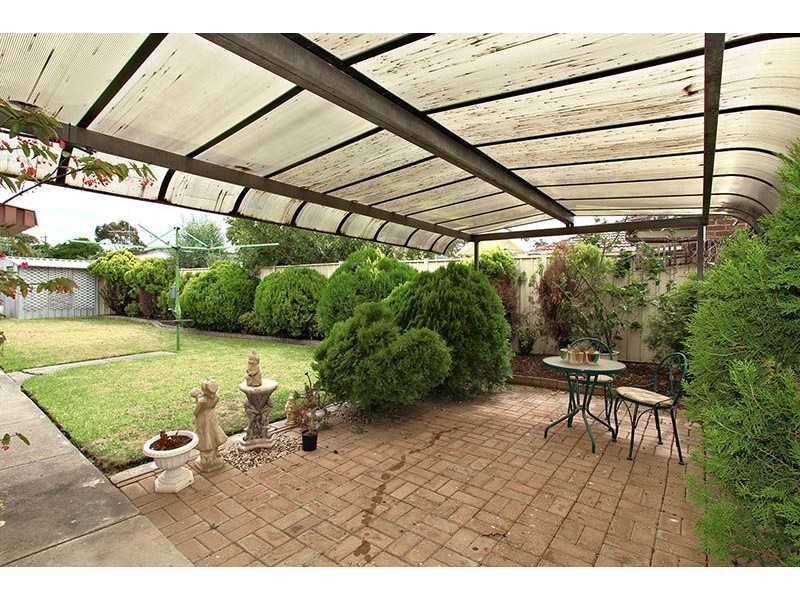 4 Cedar Close, Deer Park VIC 3023