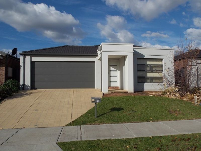 18 Edmondshaw Drive, Deer Park VIC 3023