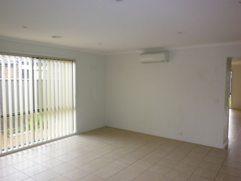 18 Edmondshaw Drive, Deer Park VIC 3023