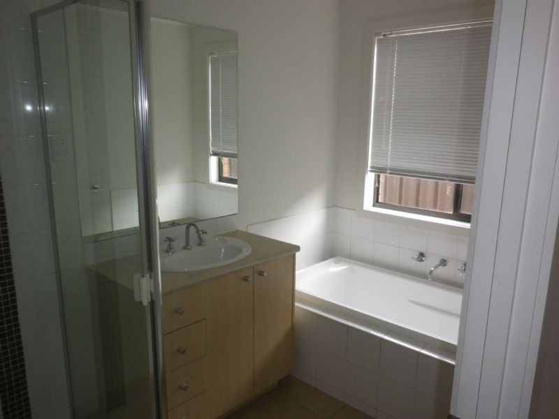 18 Edmondshaw Drive, Deer Park VIC 3023