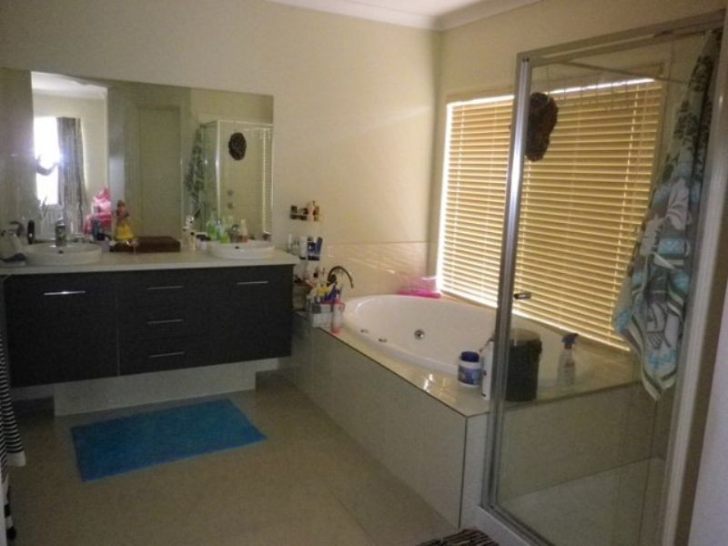 21 Grandview Crescent, Hillside VIC 3037