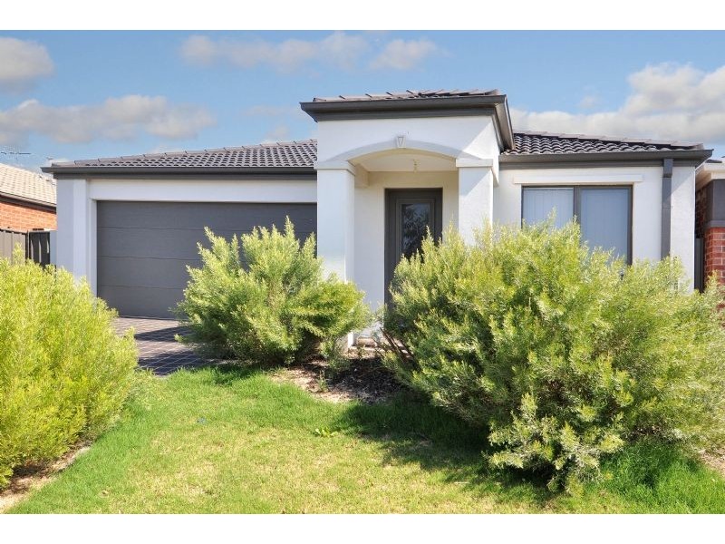 30 Howard Place, Deer Park VIC 3023