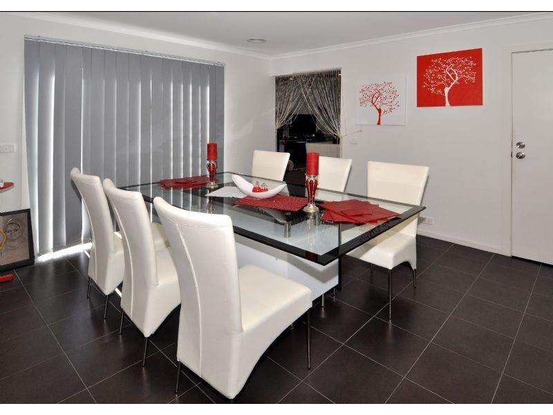 30 Howard Place, Deer Park VIC 3023