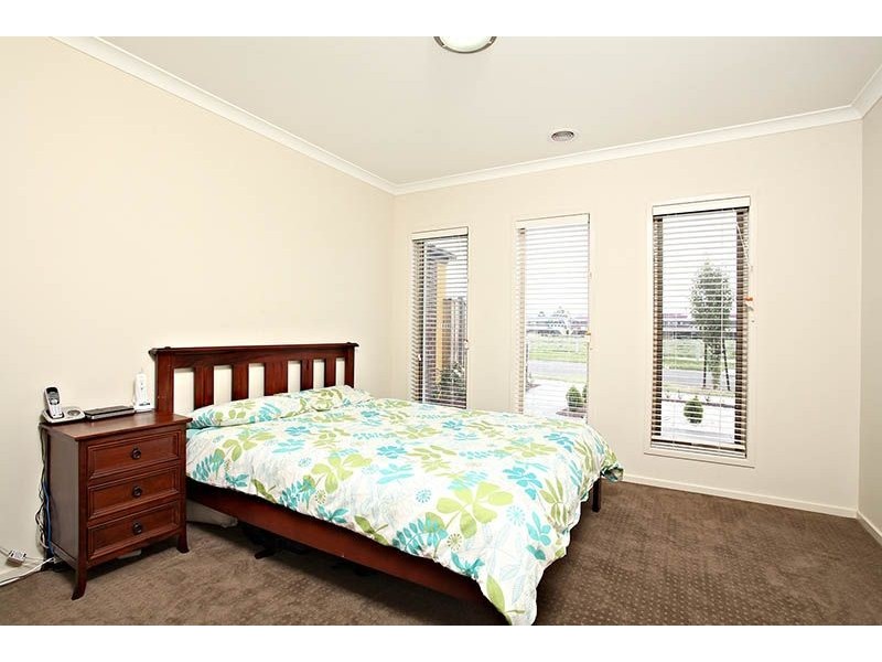 22 Eagle Way, Deer Park VIC 3023