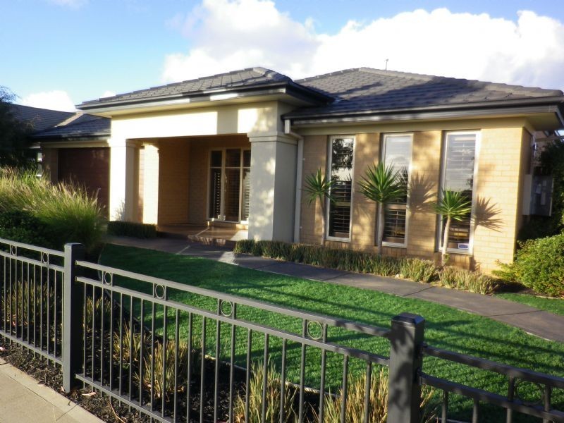 8 Delaney Blvd, Williams Landing VIC 3027