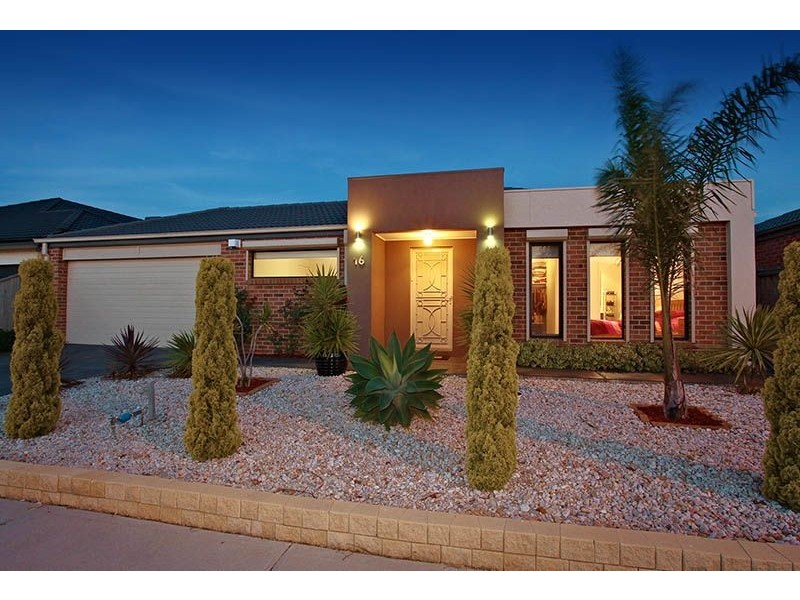 16 Dalmuir Boulevard, Deer Park VIC 3023