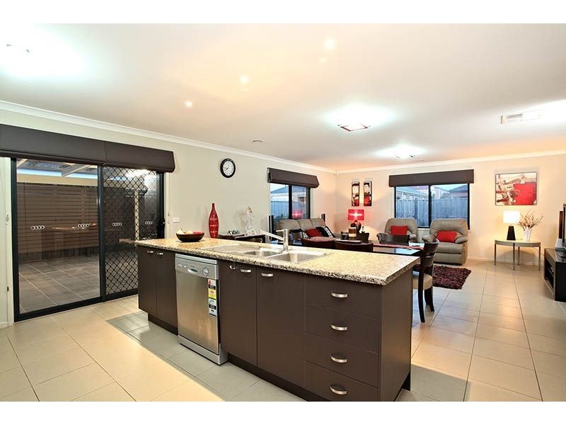 16 Dalmuir Boulevard, Deer Park VIC 3023
