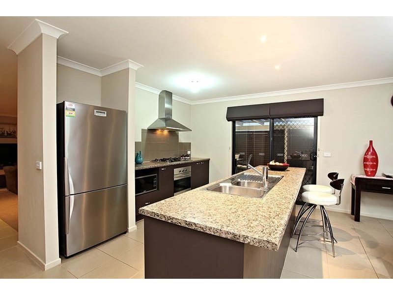 16 Dalmuir Boulevard, Deer Park VIC 3023