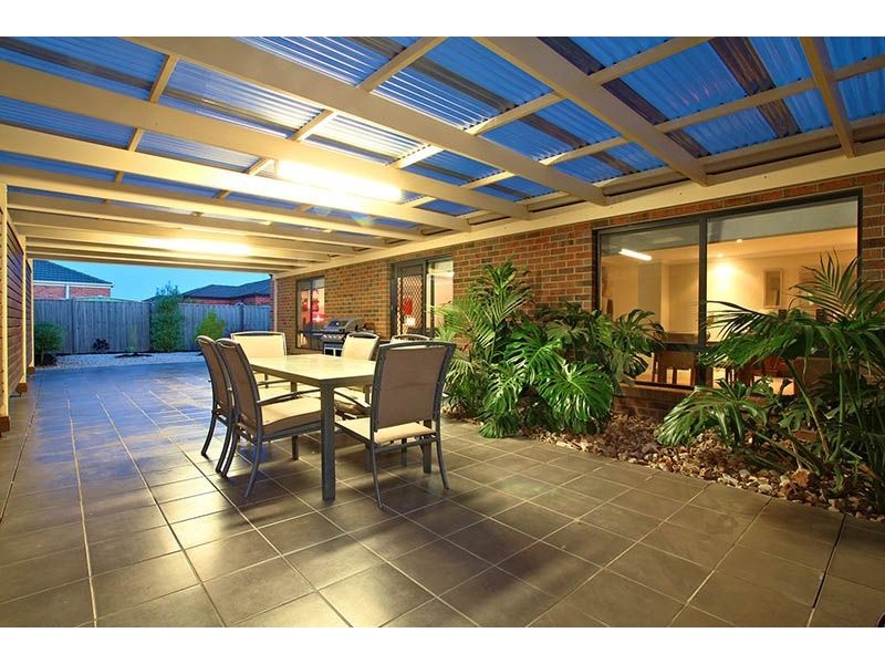 16 Dalmuir Boulevard, Deer Park VIC 3023