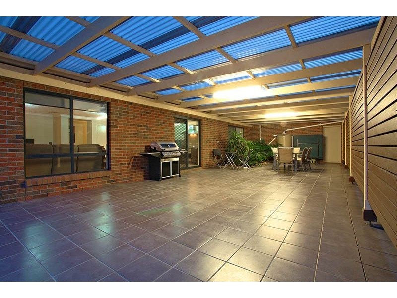 16 Dalmuir Boulevard, Deer Park VIC 3023