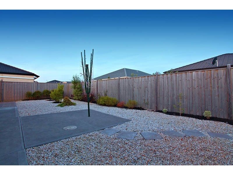 16 Dalmuir Boulevard, Deer Park VIC 3023