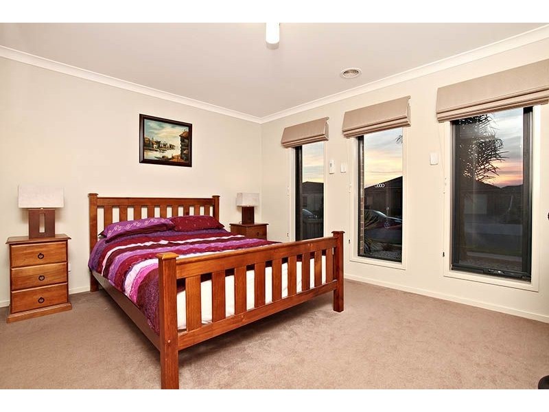 16 Dalmuir Boulevard, Deer Park VIC 3023
