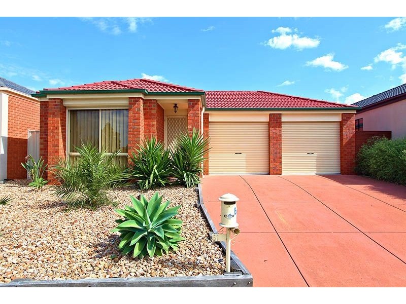 51 Willandra Loop, Caroline Springs VIC 3023