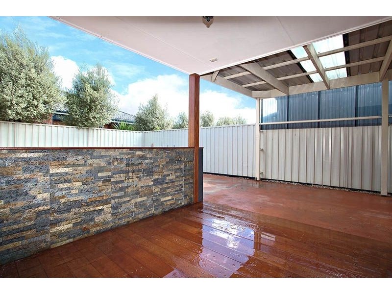 51 Willandra Loop, Caroline Springs VIC 3023