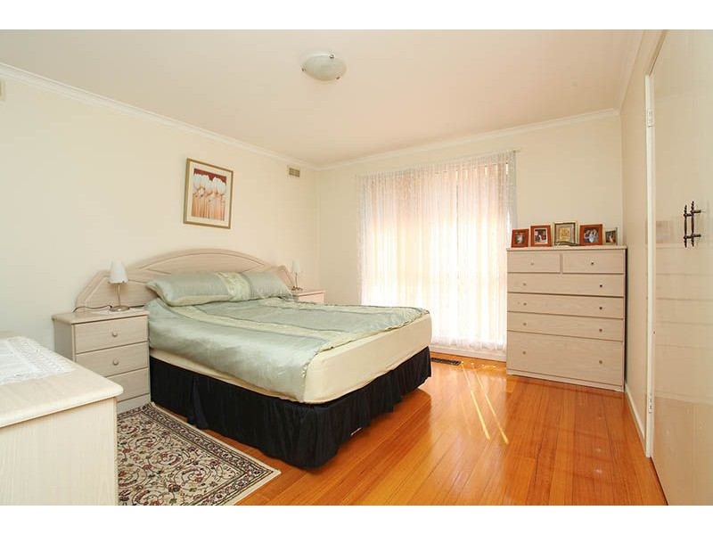 28 Leighton Crescent, Deer Park VIC 3023