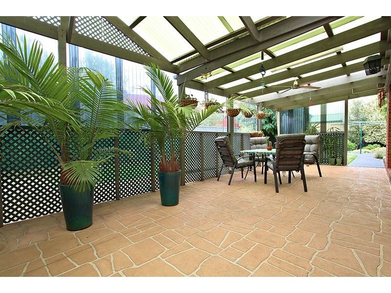 6 Corowa Crescent, Burnside VIC 3023