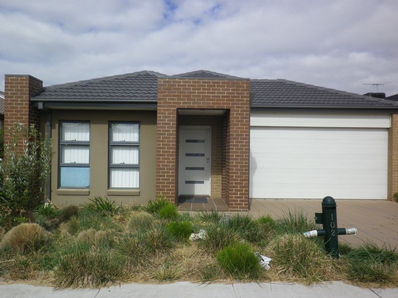 102 Duncombe Park Way, Deer Park VIC 3023