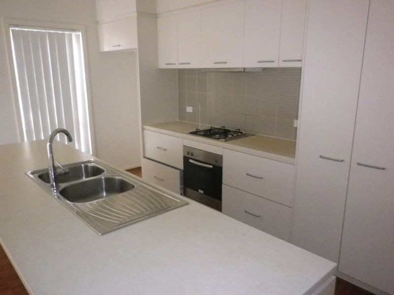 102 Duncombe Park Way, Deer Park VIC 3023