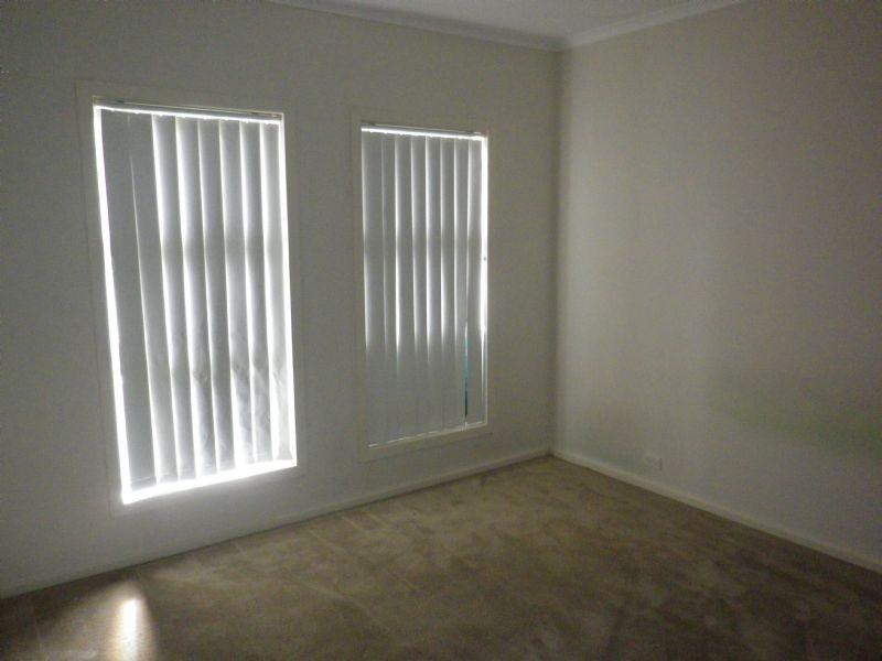 102 Duncombe Park Way, Deer Park VIC 3023