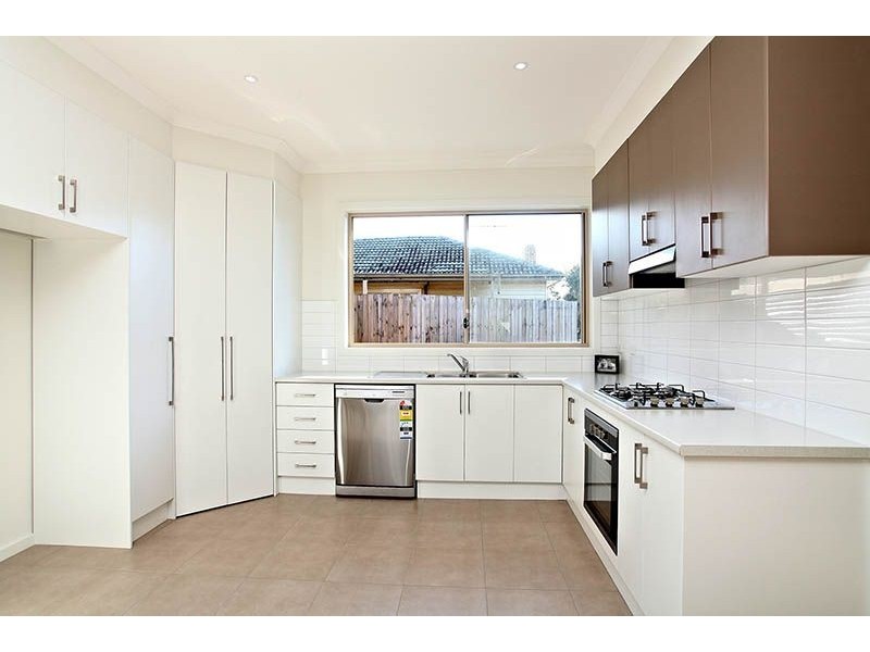 2/76 Welwyn Parade, Deer Park VIC 3023